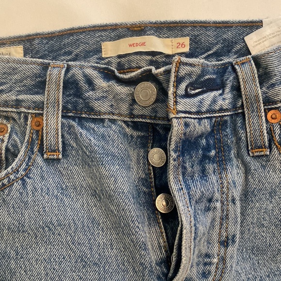 Levi’s Wedgie Jeans - Picture 2 of 4